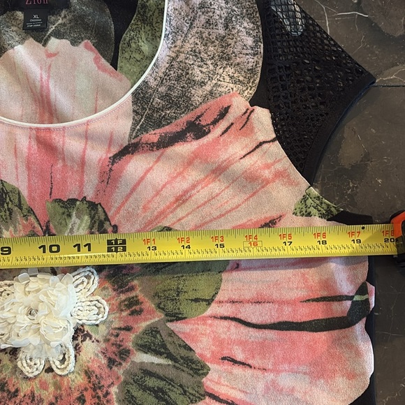 Black & Pink Floral Women's Blouse - Picture 7 of 8